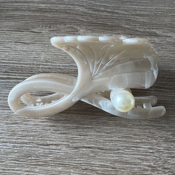 Elegant Cream Hair Clip A1238 - Picture 3 of 5